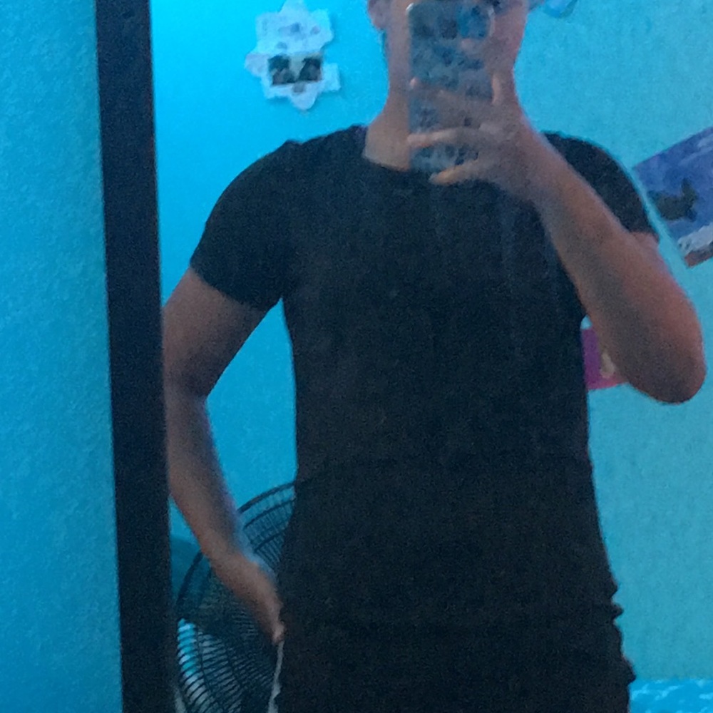 Black athletic shirt (girls)